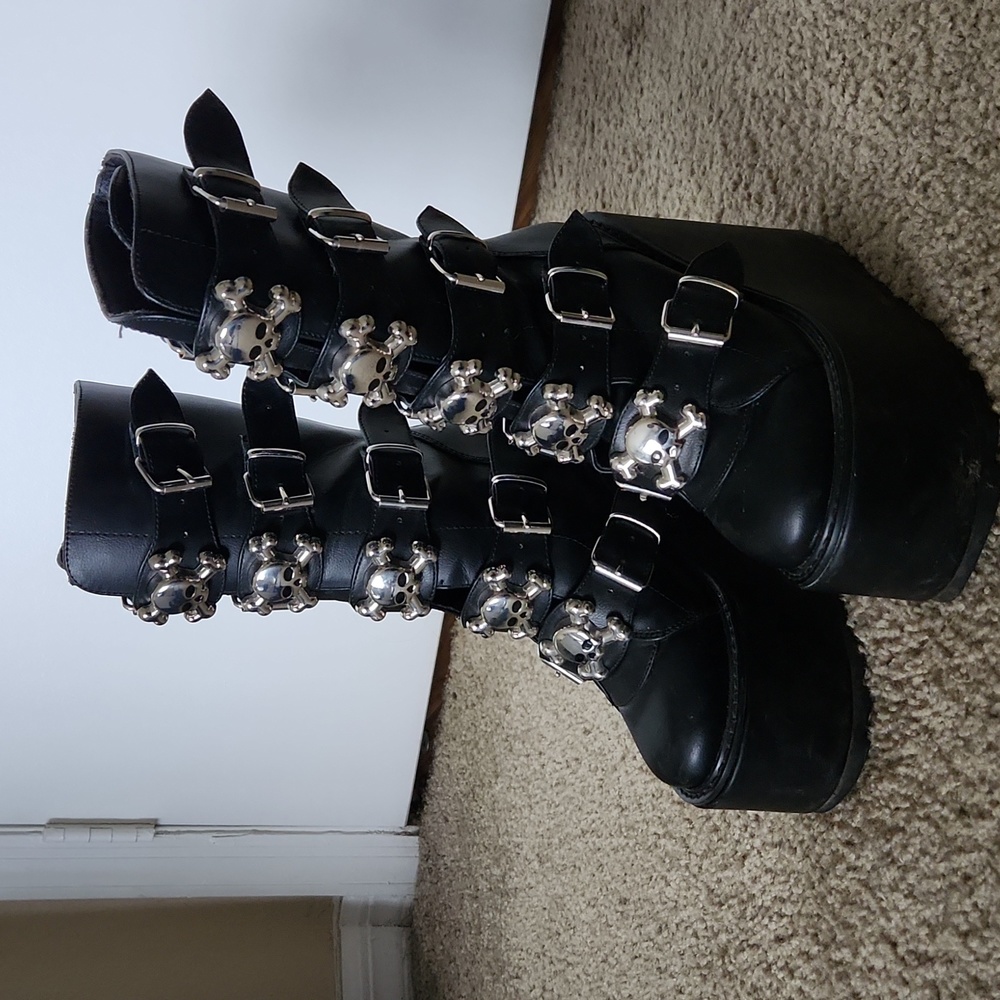 Skull Yru boots
